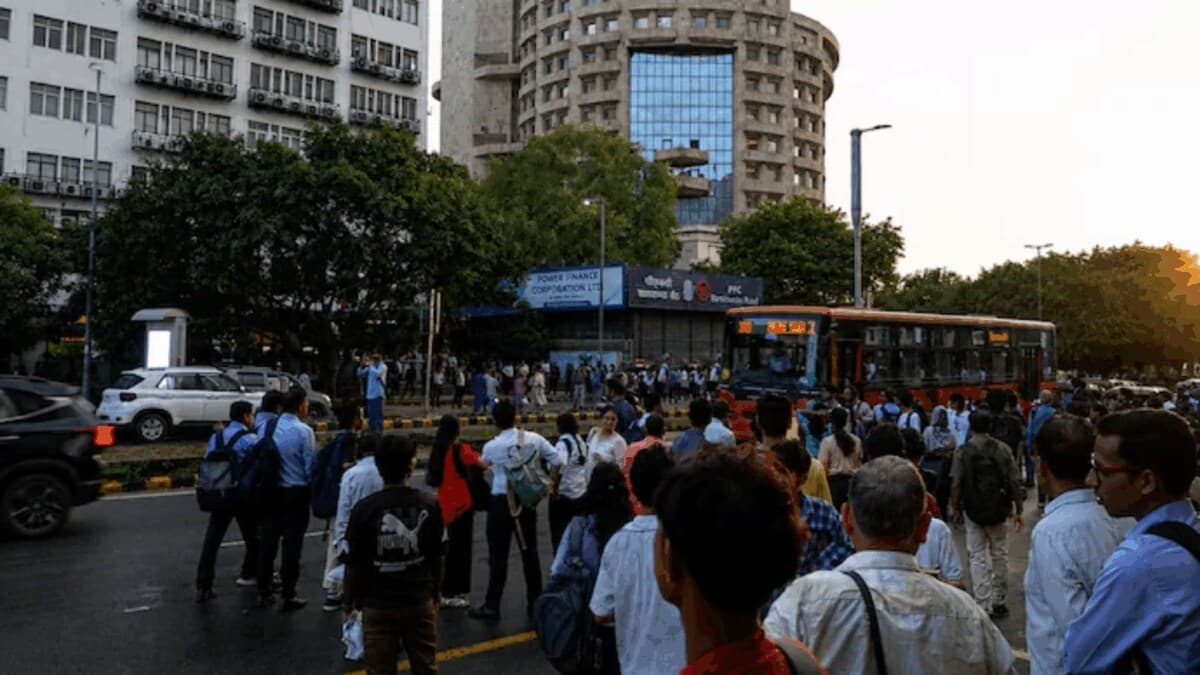 Delhi Commuters Adapt as Protests Disrupt Daily Travel