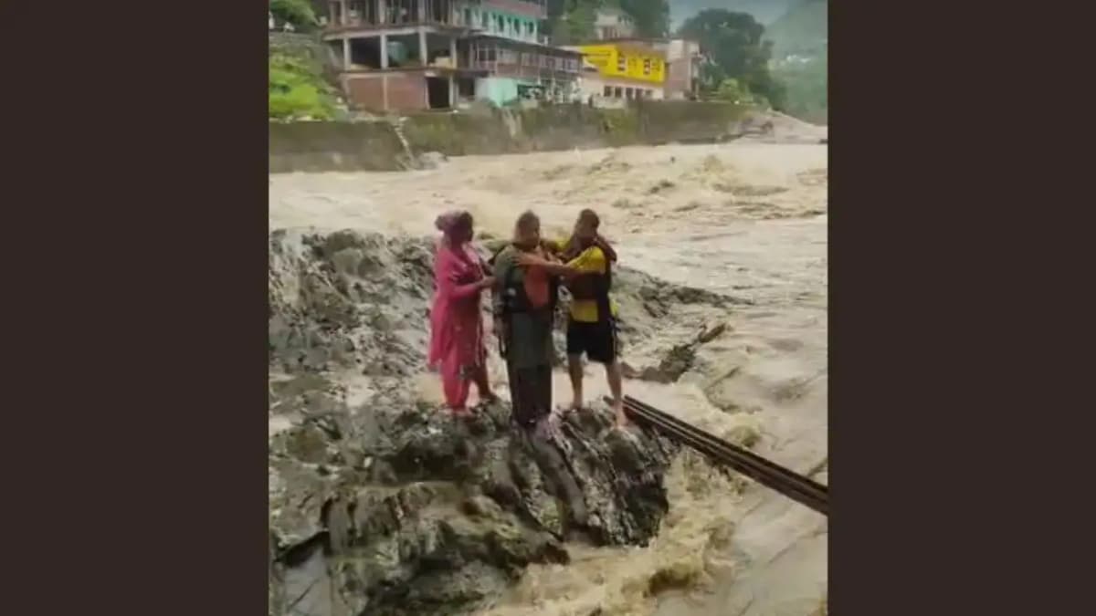 Dramatic Rescue of Women Trapped by Rising Mandakini River in Uttarakhand
