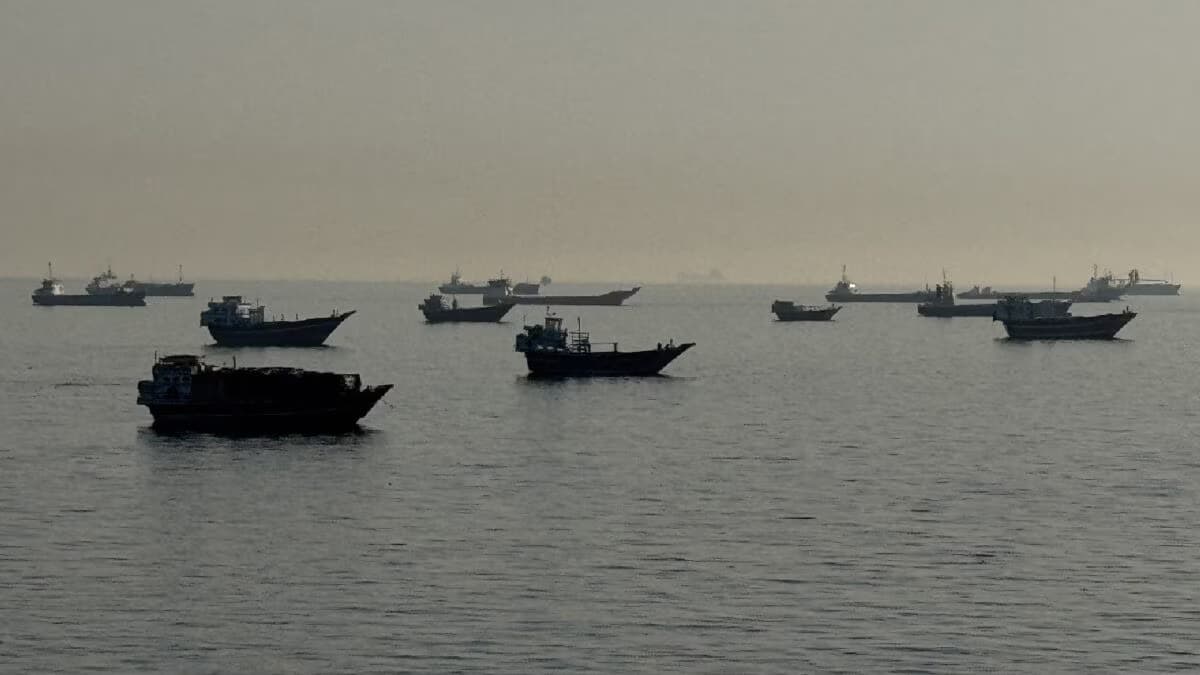 oman suggests gulf initiative