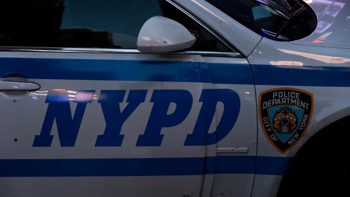nypd responds to barricade sit