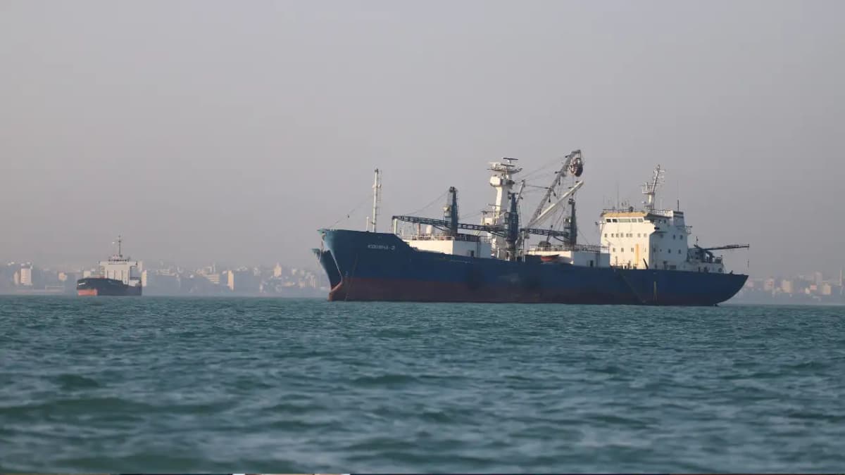 iran and oman debate strait of