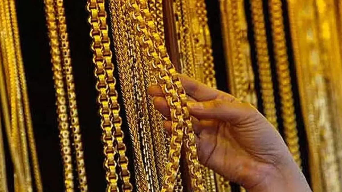 gold prices drop slightly on j
