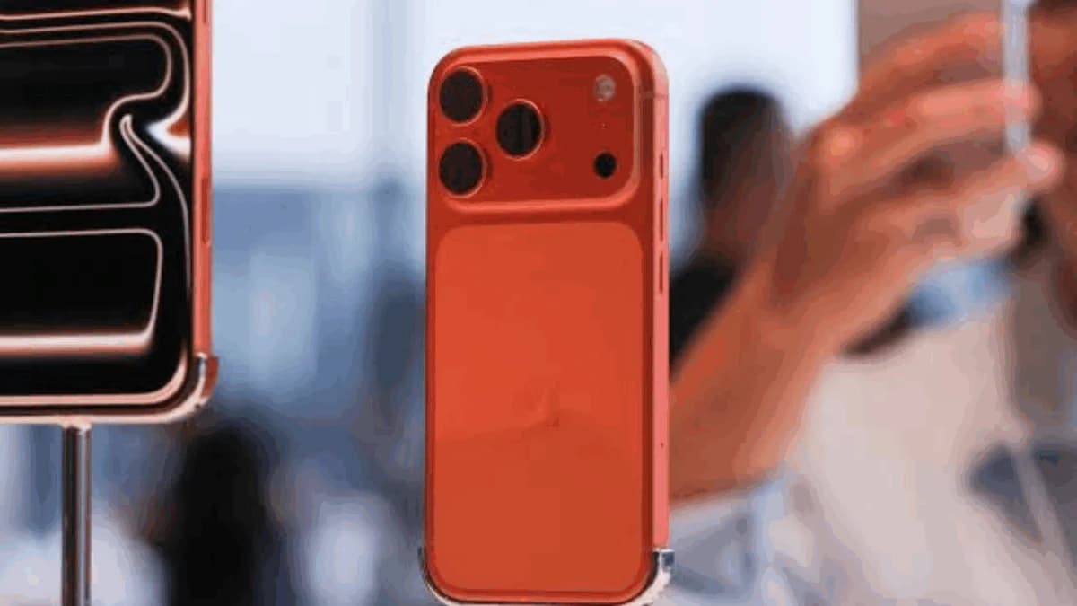 Investigation Launched into Karachi Airport iPhone 16 Courier Scam