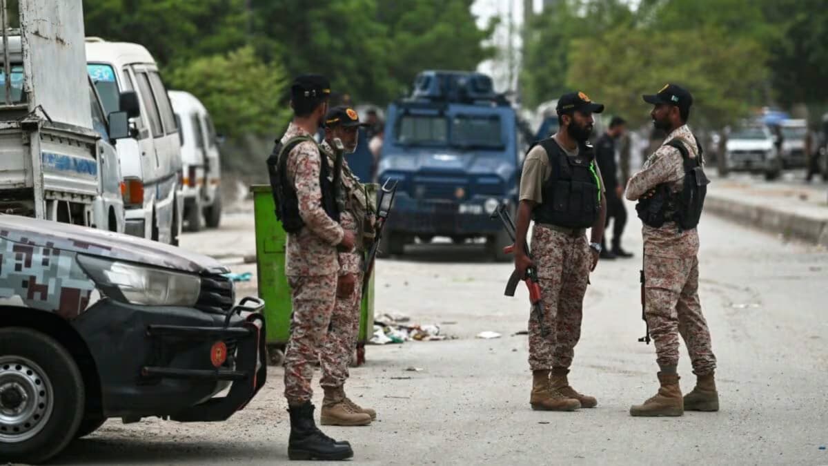 Grenade Attack in Karachi Leaves One Dead and Three Officers Injured