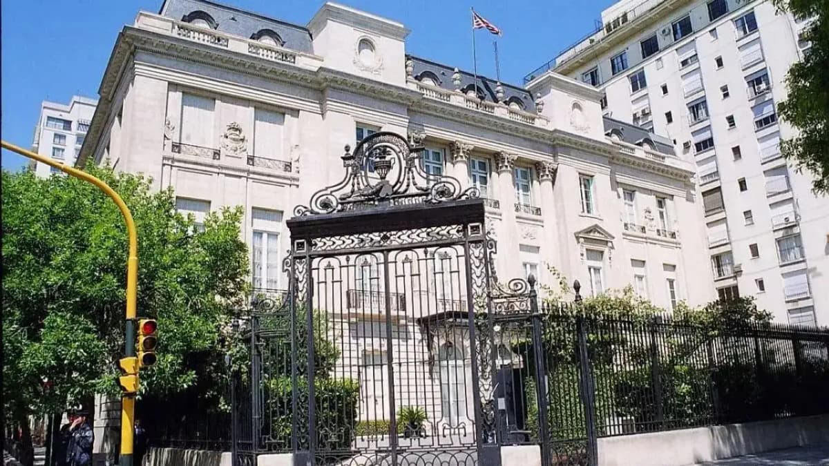 Bomb Threat Prompts Evacuation of US Embassy in Buenos Aires