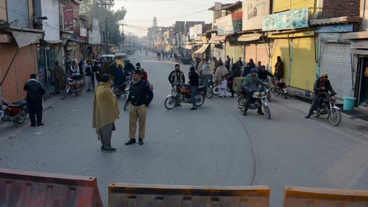Deadly Attack on Police Checkpoint in Khyber Pakhtunkhwa Claims Lives of 7 Officers