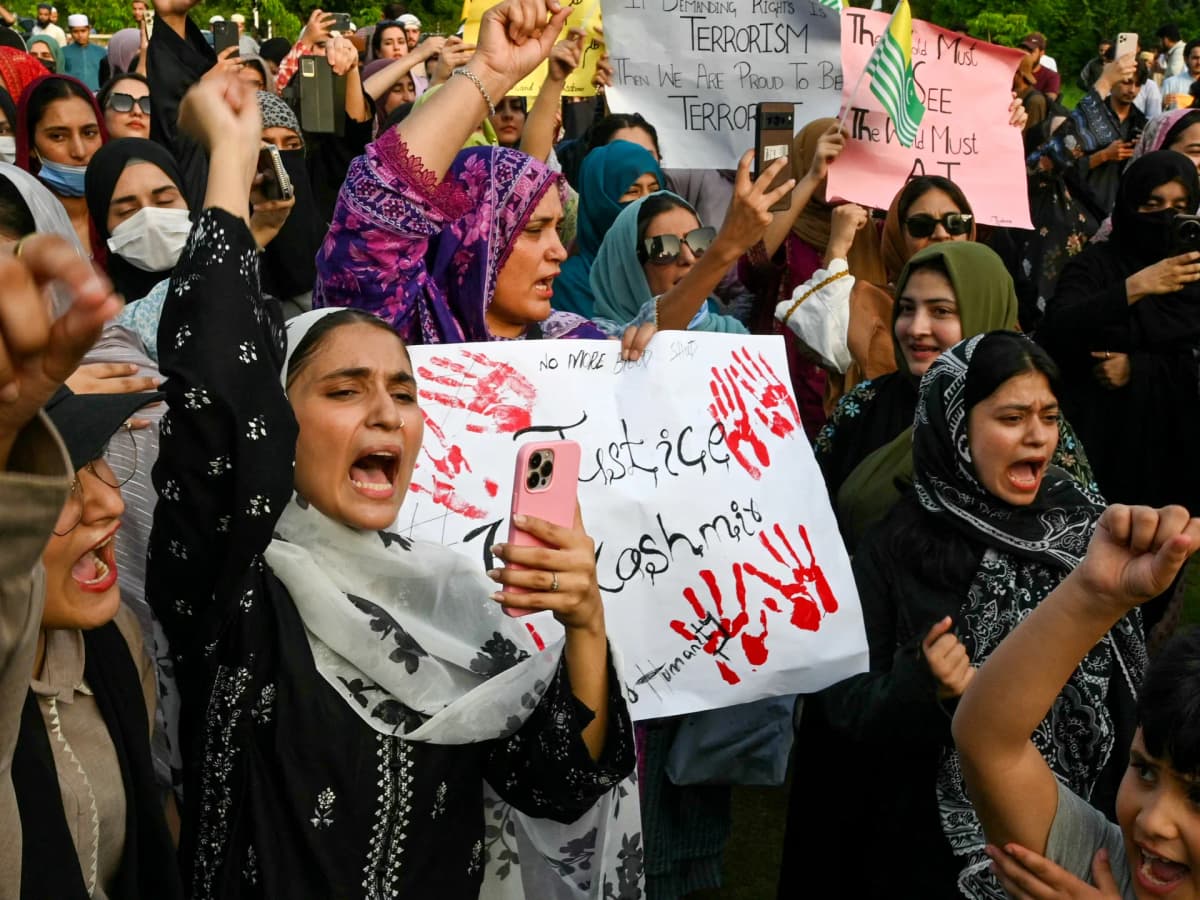 Violence Erupts in Pakistan-administered Kashmir Amid Election Protests