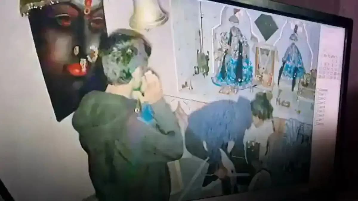 Thieves Apologize to Deity Before Stealing from Nagpur Temple