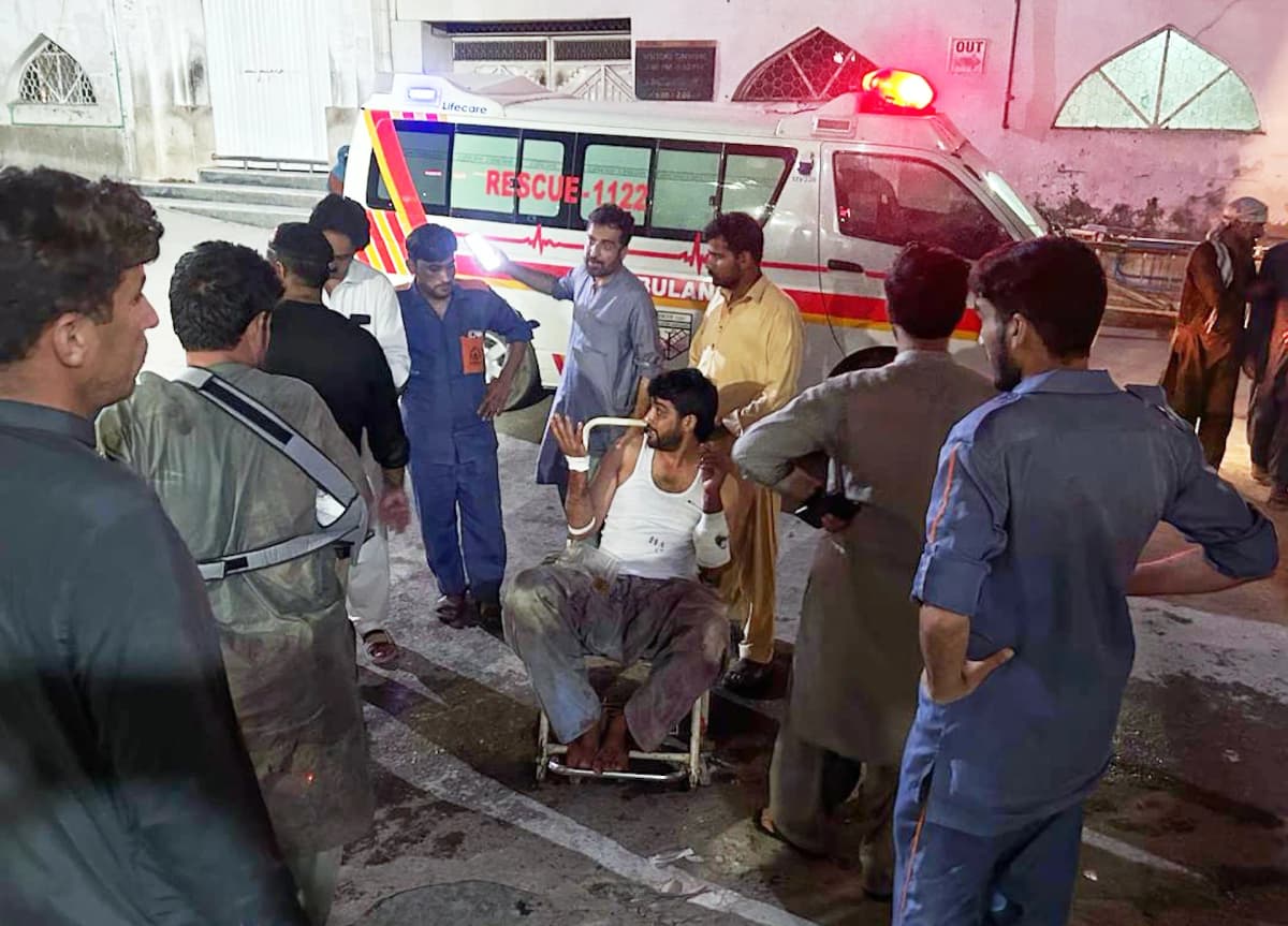 Deadly Attack on Police Checkpoint in Pakistan Claims 11 Lives