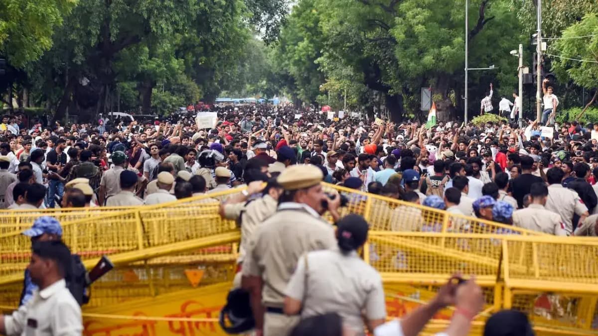 Delhi Government Offers Legal Relief to Jantar Mantar Protesters