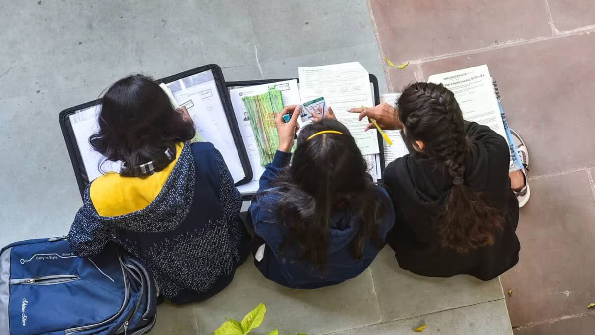 Delhi Government Issues Warning to Vikaspuri School Over Safety and Financial Issues