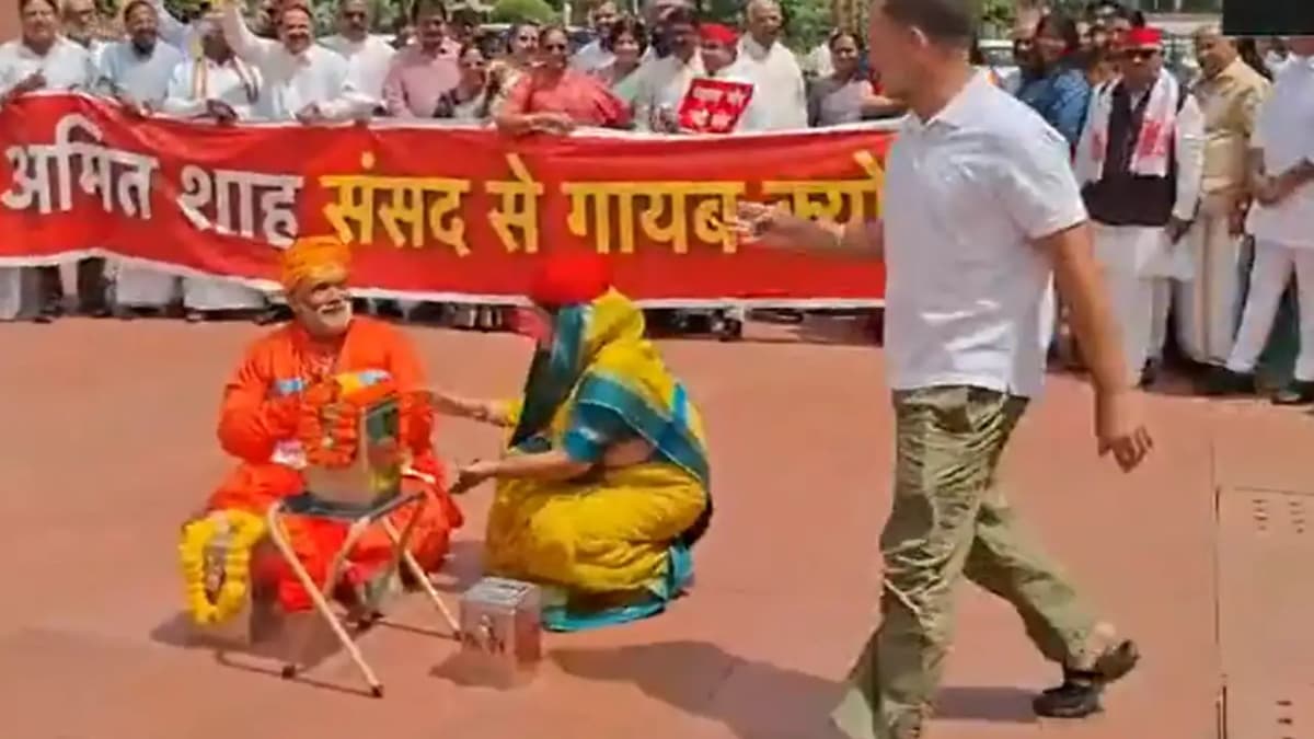 Rahul Gandhi and Pappu Yadav Perform Skit on Ram Temple Donation Theft in Parliament
