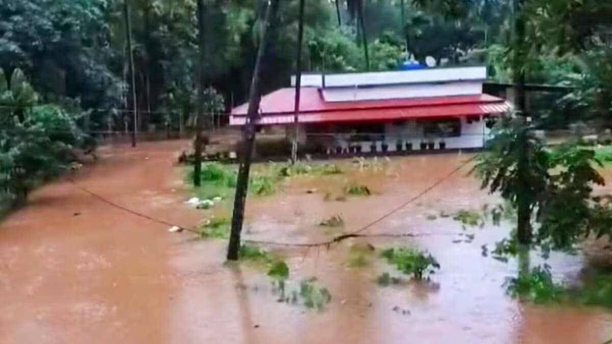 kerala floods 11 lives lost a