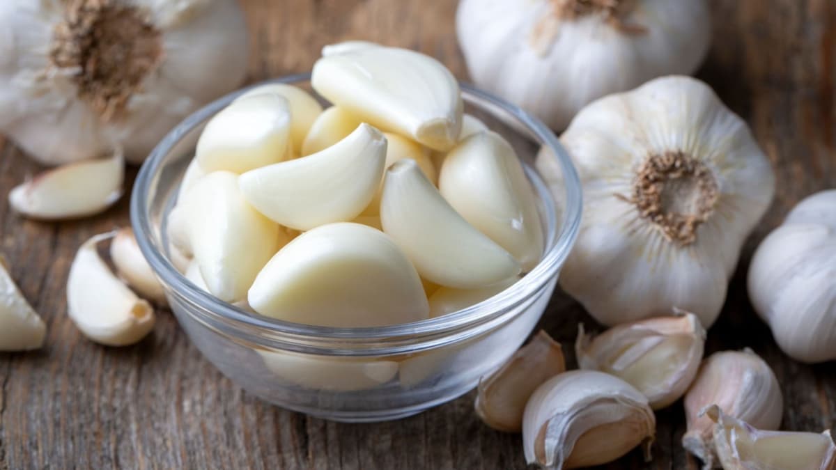 Many Health Benefits Of Eating Raw Garlic