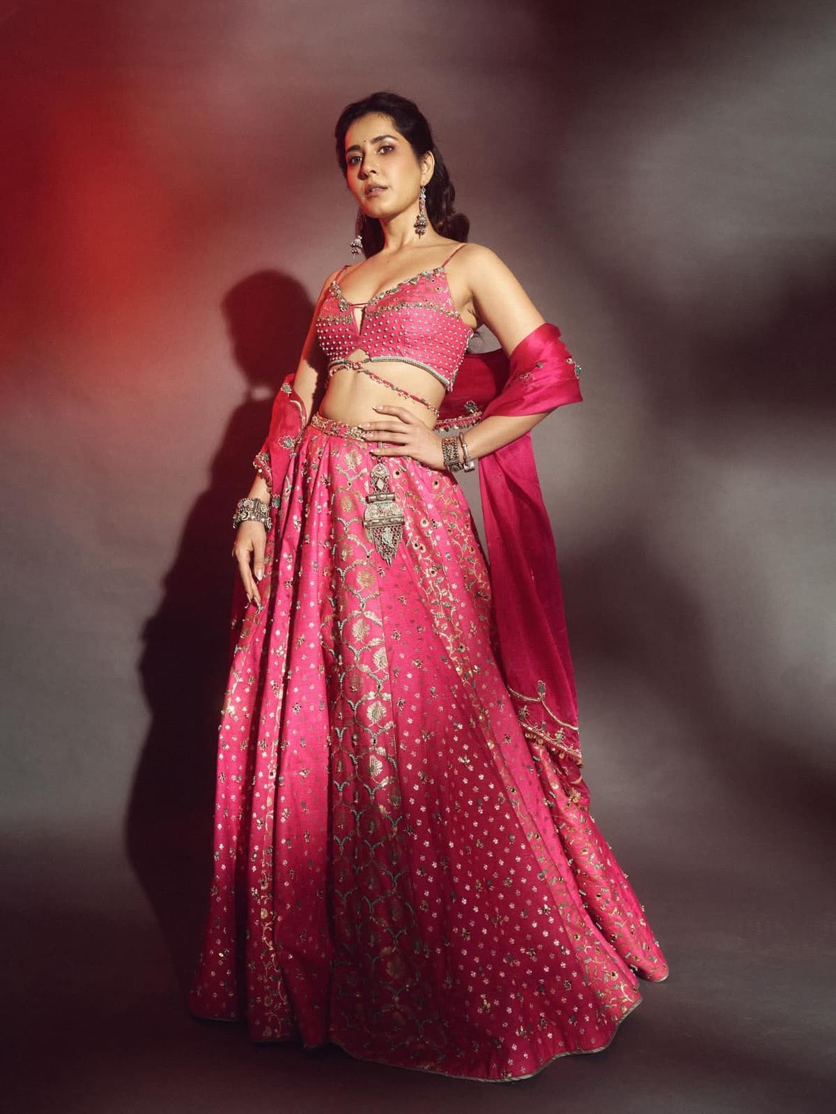 Rasi Khanna Photos In Pink Saree Are Viral