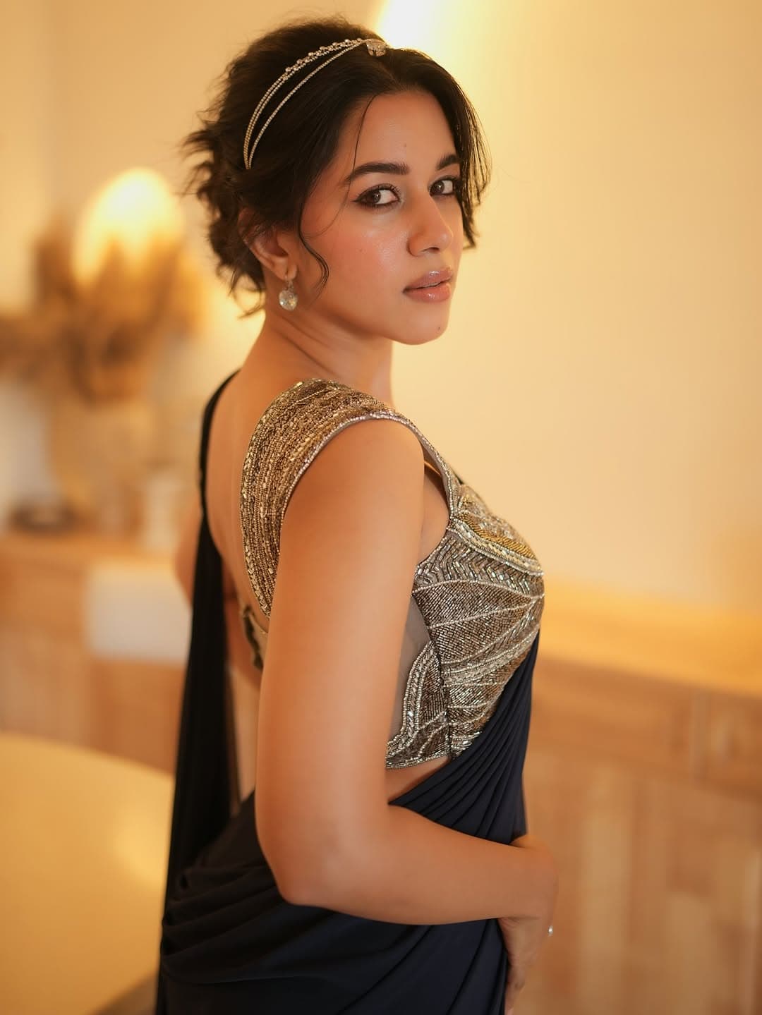 Heroine Mrinalini Ravi Looks Hot In Black Saree