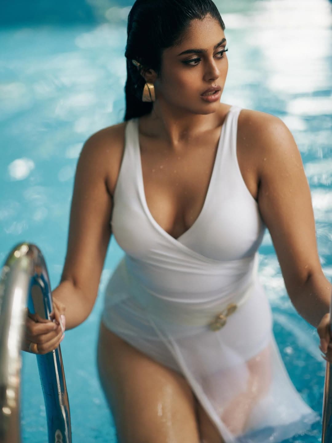 Actress Faria Abdullah Shared Bikini Photos Goes Viral